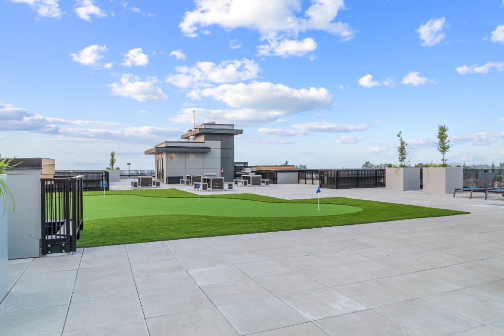 Rooftop patio and putting green at The Commons condos in Willoughby, Langley